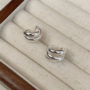 Minimalist S925 sterling silver triple-layer wavy ear cuff set in a jewelry display box