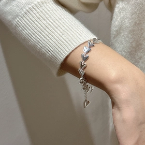 S925 sterling silver heart-shaped chain bracelet with heart charm on a woman's wrist