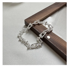 Detailed close-up of S925 sterling silver U-shaped link bracelet with woven textures