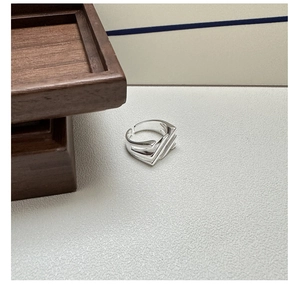 Detailed close-up of S925 sterling silver ring featuring a modern crisscross twill design