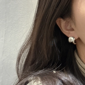 Polished S925 sterling silver chunky C-shaped hoop earrings worn by a model in a minimal style
