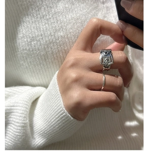 Detailed shot of S925 sterling silver belt buckle ring with polished link chain design