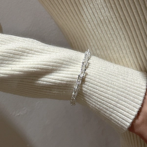 S925 Sterling Silver U-link chain bracelet with industrial horseshoe buckle on model