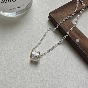 Retro S925 sterling silver cylinder pendant with engraved floral pattern and gold edges