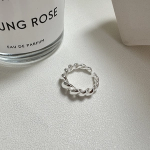 Polished S925 sterling silver croissant twisted open ring with adjustable minimalist design
