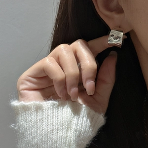 Minimalist S925 sterling silver chunky hoop earrings with a polished glossy finish