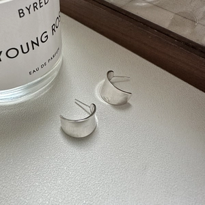 Minimalist S925 sterling silver C-shaped curved stud earrings with brushed matte finish