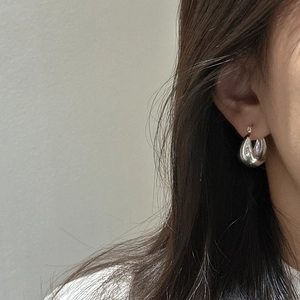 Polished silver chunky teardrop earrings for women in a minimalist geometric style