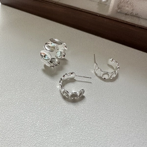 Schmuckset aus S925 Sterlingsilber mit strukturiertem Oval-Ring und C-förmigen Ohrringen