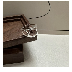 Close-up of a hollow geometric S925 sterling silver ring with a polished metallic finish