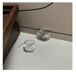 Detailed view of S925 sterling silver pleated fan-shaped C-style earrings with textures