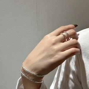 Set di gioielli minimalisti in argento sterling S925 con anello e bracciale testurizzato