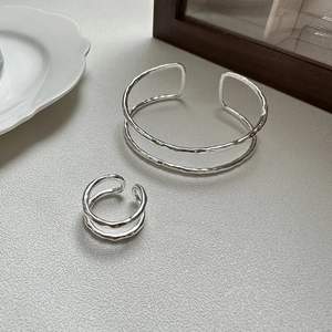 Set anello e bracciale a doppio strato in argento sterling S925 con texture minimalista