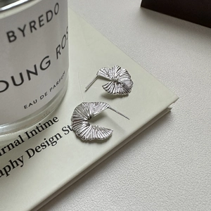 S925 Sterling silver stud earrings with minimalist wrinkled fan texture design