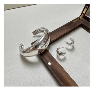 Polished S925 silver sculptural cuff bracelet and C-shaped stud earrings with bead trim