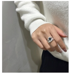 Close-up of S925 sterling silver double-layer ring with an oval black onyx gemstone