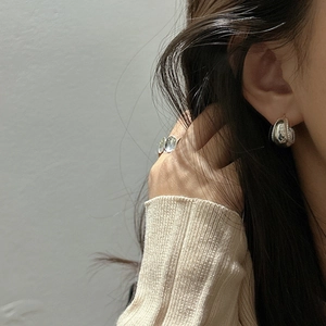 Minimalist S925 sterling silver curved hoop earrings with textured beaded edge detail