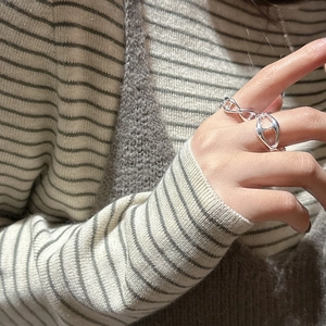 Modern S925 sterling silver pig nose chain ring showcased on a finger for daily styling