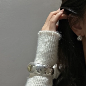 S925 sterling silver curved minimalist earrings and bracelet with polished beaded edges