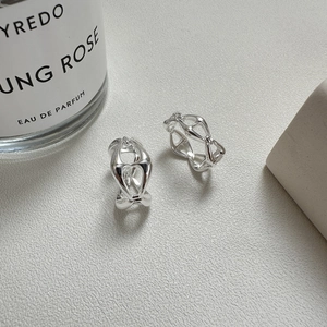 Minimalist S925 sterling silver ring featuring a modern hollow pig nose geometric design