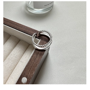 Detail view of double-layered S925 sterling silver ring with twisted rope texture