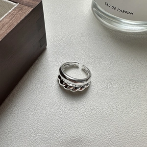 S925 sterling silver croissant ring featuring elegant twisted double-layer open design