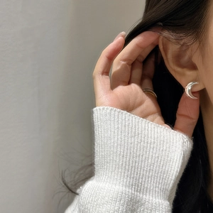 Boucles d'oreilles minimalistes en argent S925 en forme de croissant de lune poli