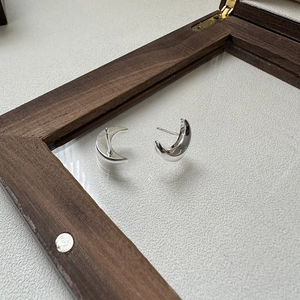 Boucles d'oreilles lune en argent sterling S925 avec finition polie minimaliste