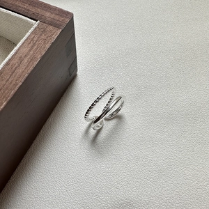 Minimalist S925 sterling silver double-layered twisted ring with polished finish