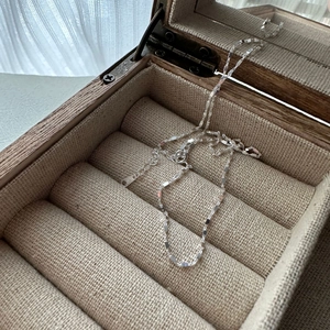 Elegant S925 sterling silver square glitter chain necklace with geometric minimalist design