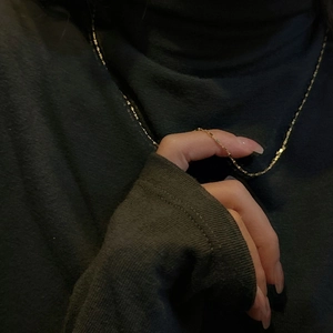 Minimalist S925 silver cube necklace with shimmering faceted chain worn on model