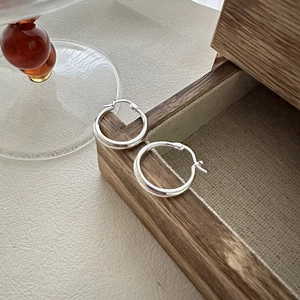 Minimalist S925 sterling silver hoop earrings with a polished finish and secure clasp