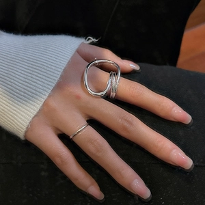 Minimalist S925 sterling silver ring set featuring an irregular bold twisted design