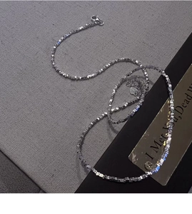 Détail macro de la chaîne en argent sterling S925 avec fermoir mousqueton et cœur