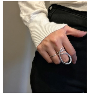 Macro shot of S925 sterling silver irregular flowing line ring with artistic crossover design