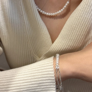 Elegant S925 sterling silver pearl necklace and bracelet set worn by a fashion model