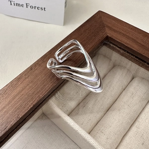 Minimalist S925 sterling silver multi-layer wavy ring with polished finish for women