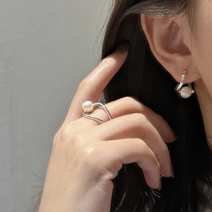 Élégant ensemble de bijoux en argent S925 avec bague ouverte torsadée et boucle d'oreille