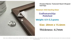 Détails de boucles d'oreilles cœur en argent S925 avec texture martelée et polie