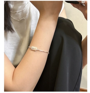 Close-up of a 925 sterling silver bracelet featuring a square baroque mother-of-pearl charm