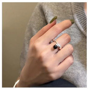 925 silver minimalist open ring featuring a vintage black agate bead on a model's hand