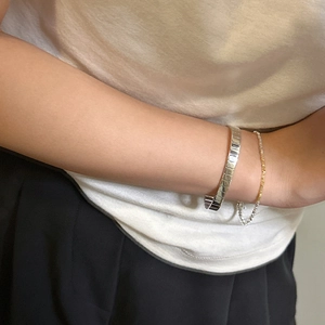 Minimalist S925 sterling silver gear textured bracelet and beaded chain layer set