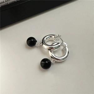 Boucles d'oreilles créoles en argent 925 avec pendentifs en onyx noir poli chic