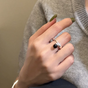 Minimalist 925 sterling silver ring with black onyx bead on model's finger