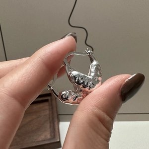 Boucles d'Oreilles Créoles Cœur en Argent Sterling S925 pour Femmes Texture Fondue Minimaliste Design Martelé Bijoux Style Rétro