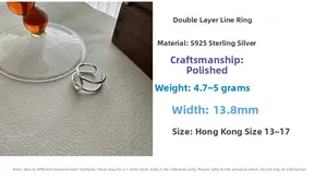 Détail de la bague double couche en argent sterling S925 avec finition polie