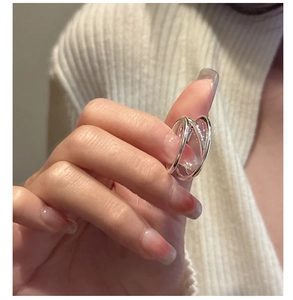 Detail view of triple-interlocked S925 sterling silver rings worn on a hand
