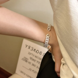 Elegant S925 sterling silver woven curb chain cuff bracelet with shimmering crystals