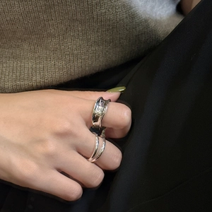 S925 sterling silver minimalist lava ring and double layer band set worn by model