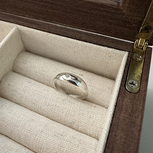 Minimalist 925 sterling silver hexagram star ring with crystal inlay in a wooden box
